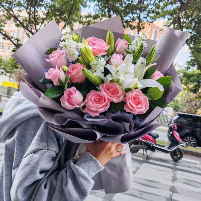 绥化11朵戴安娜粉玫瑰百合，与你一起追逐梦想